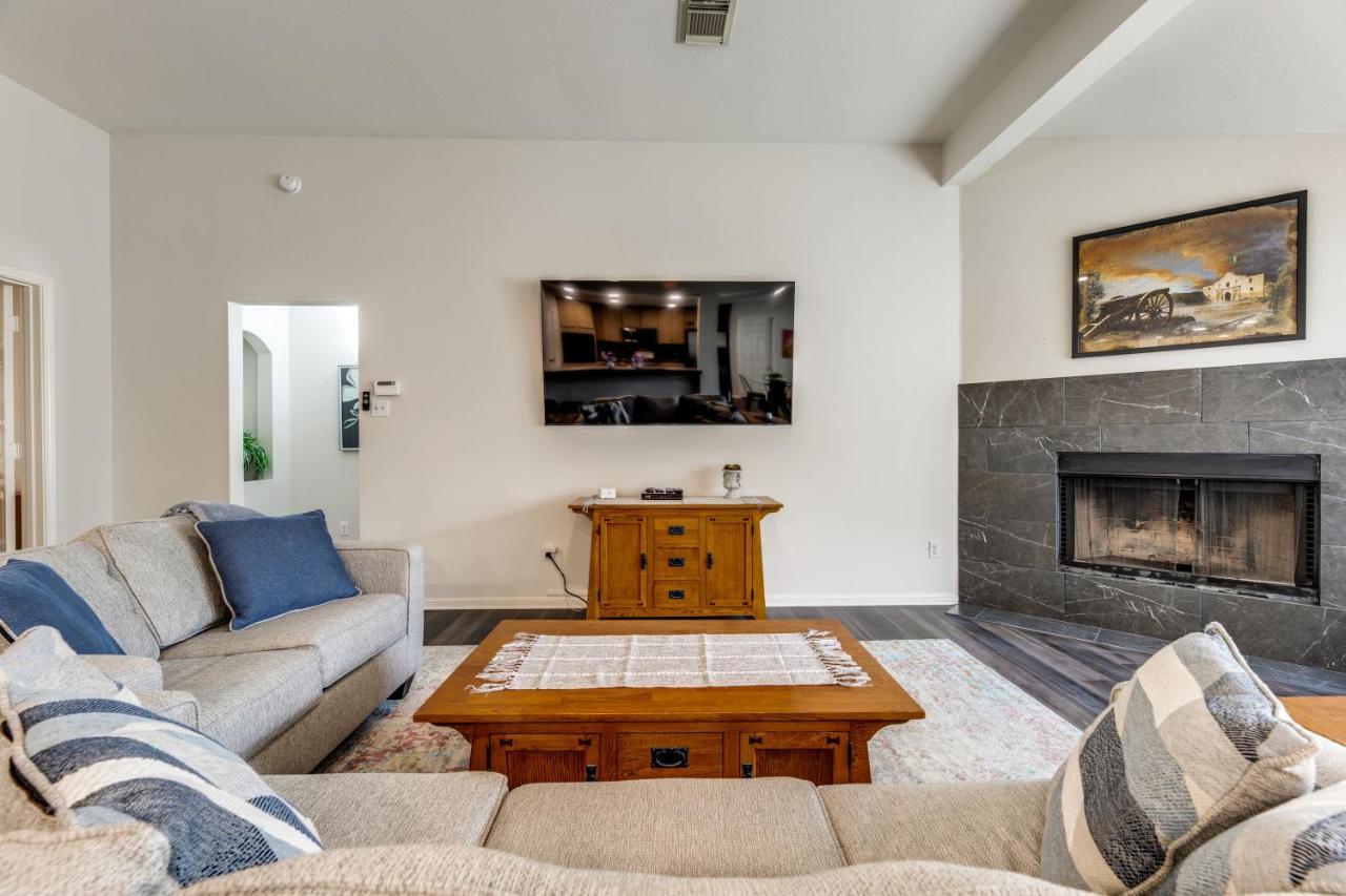 Spacious 5 Bdrm Home Mins To Wineries With Private Pool And Hot Tub! Johnson City Exterior foto