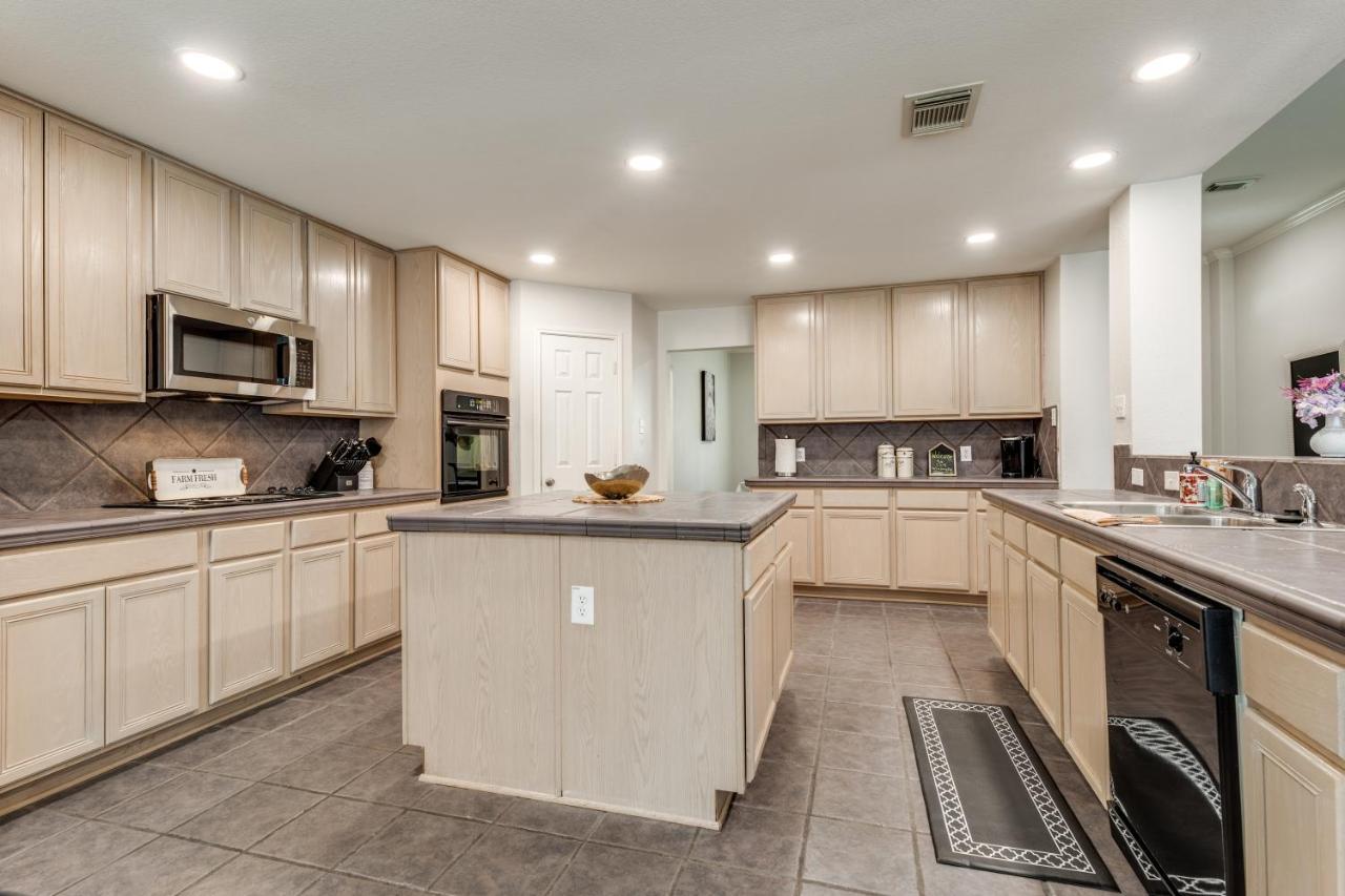 Spacious 5 Bdrm Home Mins To Wineries With Private Pool And Hot Tub! Johnson City Exterior foto